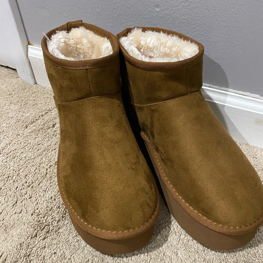 5/20 NWT Union bay PlatformLow Boots SABINA Size 9 Chestnut